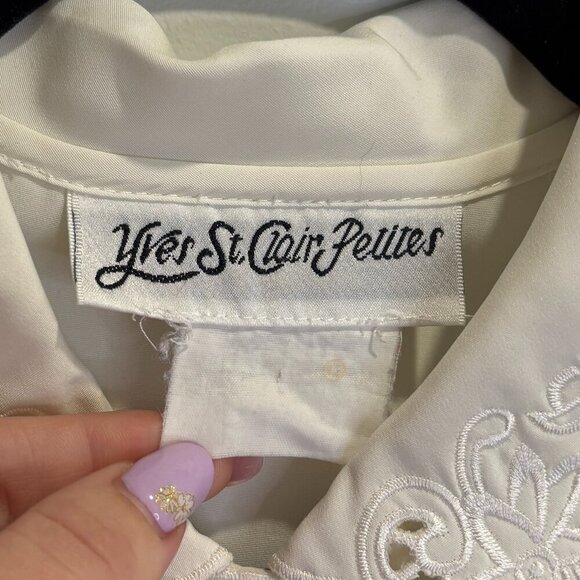 Vintage White Blouse with Embroidered Collar and Front Detail - Picture 6 of 15